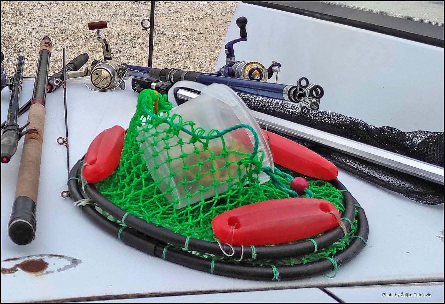 Na dubrovačkoj plaži izgubljena je mrežica za ribu, nalazniku nagrada (FOTO)